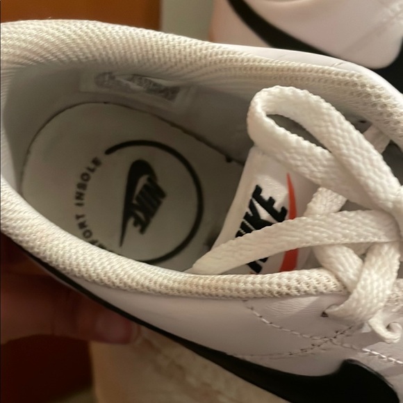 Nike legacy court Youth size 7 fits women size 8-8.5 - Picture 2 of 10